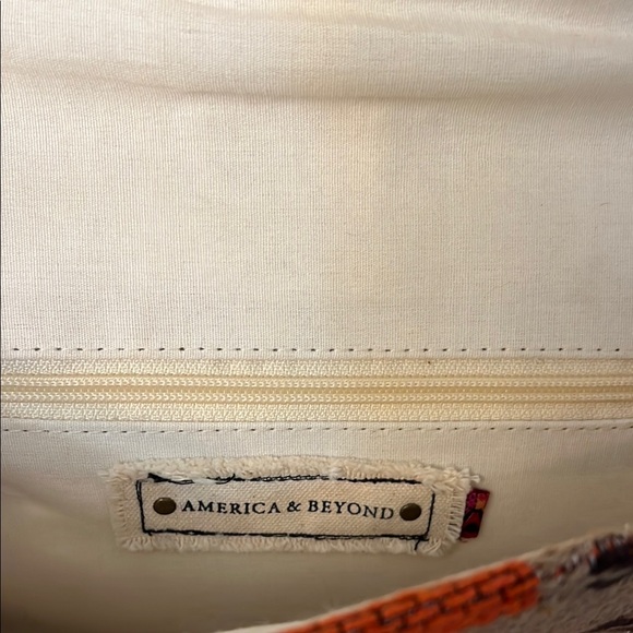 AMERICA & BEYOND GEOMETRIC CHAIN CROSSBODY BAG - Picture 5 of 16